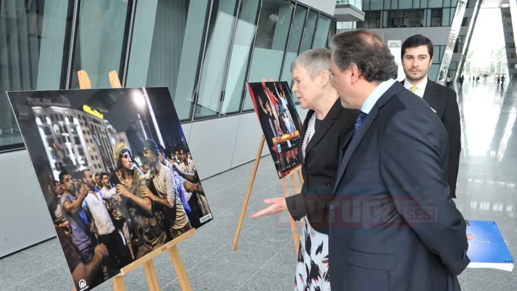 NATO'da 15 Temmuz fotoğrafları sergilendi