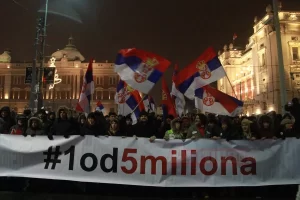 Sırbistan   Sırbistan'ın başkenti Belgrad'da "5 milyondan yalnızca biri" sloganıyla