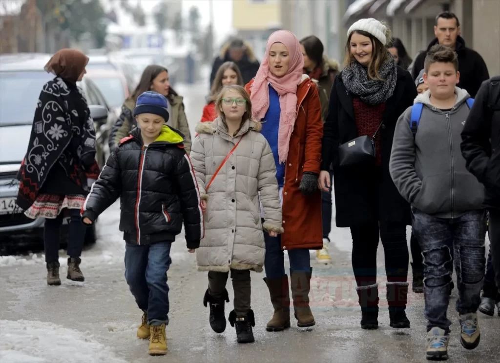 UID burslusu çocuklar başkent Saraybosna'yı gezdi