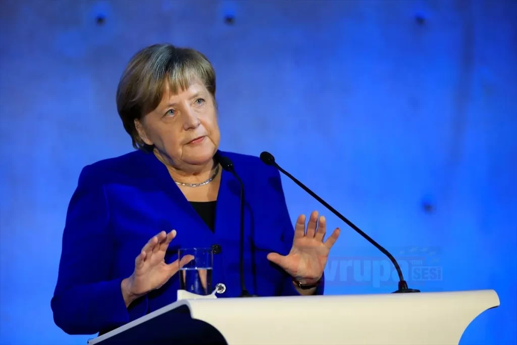 Merkel'den kamu kurumlarına "güvenilirlik" uyarısı