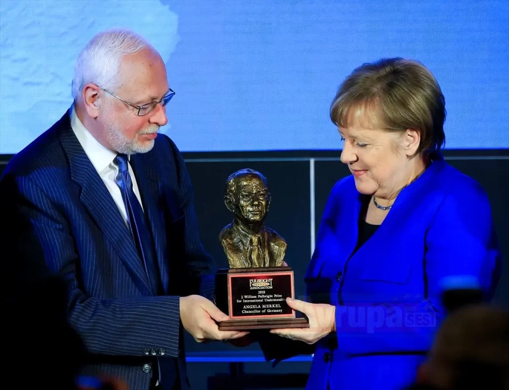 Merkel'e Fulbright Uluslararası Anlayış Ödülü