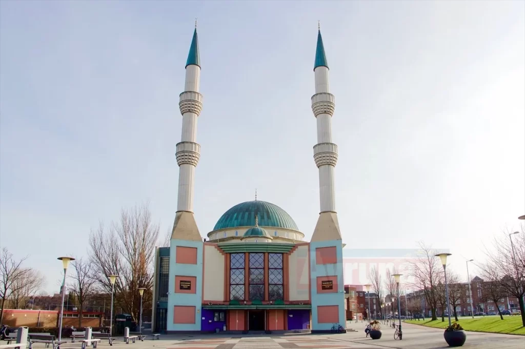 Hollanda'daki Müslümanlardan cami saldırılarına karşı güvenlik talebi