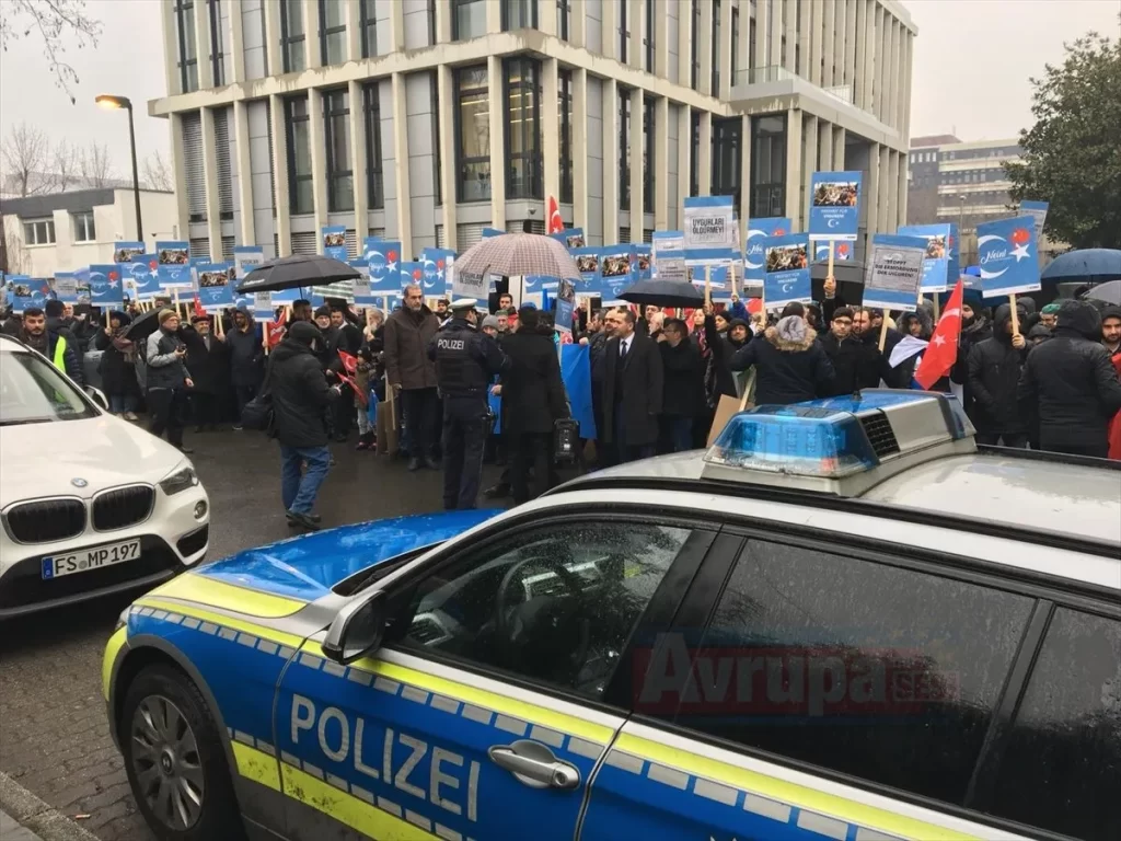 Çin'in Sincan politikaları protesto edildi