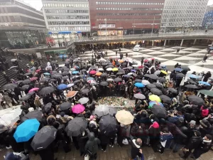 STOCKHOLM   Başkent Stockholm'deki eyleme Hristiyan, Yahudi ve Budist din