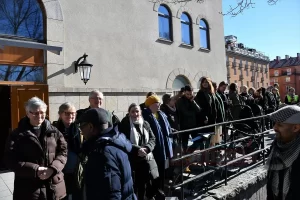 STOCKHOLM     Başkent Stockholm'de halk, cuma namazı sırasında cami