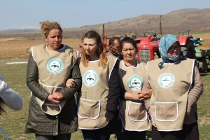PİRLEPE   Pirlepe ve Mogila'ya bağlı köylerdeki çiftçilere seracılık ekipmanı