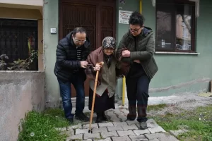 ORDU   Ordu'da hastalar, ambulans ve araçlarla oy kullanacakları yerlere