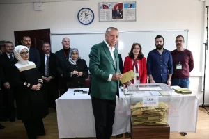 İSTANBUL   Cumhurbaşkanı Recep Tayyip Erdoğan ve eşi Emine Erdoğan,
