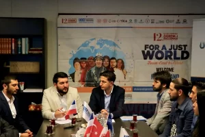   UDEF tarafından "Doğudan Batıya Adil Bir Dünyaya" sloganıyla 51