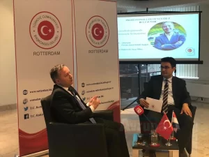   Hollanda'da Türkiye'nin Rotterdam Başkonsolosluğunda, başarı elde etmiş bir kişinin Türk