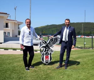   Beşiktaş Kulübü Başkanı Fikret Orman, siyah-beyazlı takımın yeni teknik