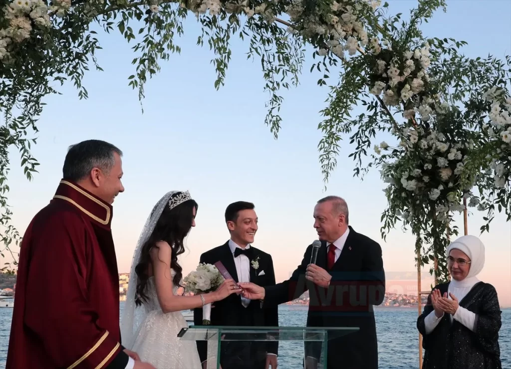 Cumhurbaşkanı Erdoğan Mesut Özil‘in nikah şahidi oldu