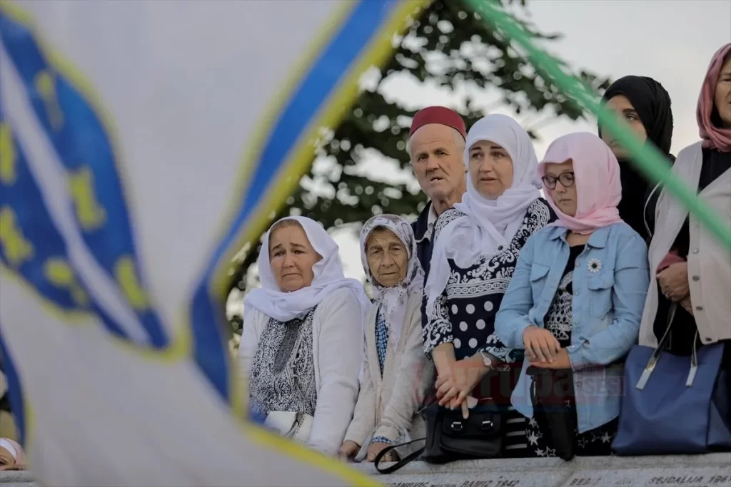 "Barış Yürüyüşü" Potoçari Anıt Mezarlığı'nda sona erdi