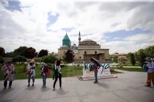 Türk ve İslam dünyasının en büyük mutasavvıflarından Mevlana Celaleddin-i Rumi'nin
