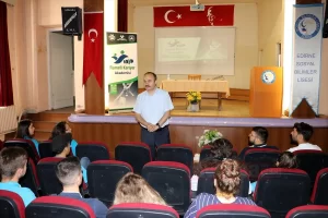 "İdealiniz, hayaliniz ne olursa olsun önünüzde mutlaka olması gereken şeylerden