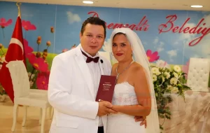 Tatil için geldikleri Antalya'ya yerleşen iş insanı Fabıan Issac Barbera