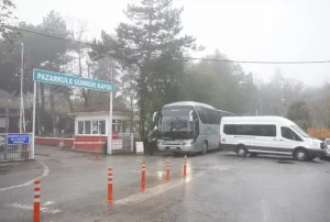 Türkiye'nin sınır dışı etmesi sonrası Yunanistan'ın ülkesine kabul etmediği ve