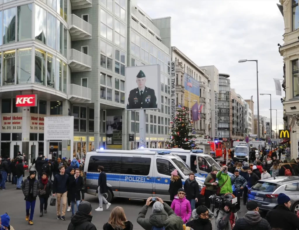 Berlin’de silahlı soygun