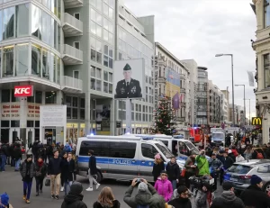 Almanya’nın başkenti Berlin’in merkezindeki Friedrichstrasse Caddesi'nde bir kafeteryada silahlı soygun
