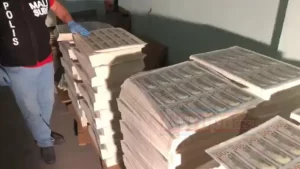 İstanbul'da düzenlenen operasyonda, sahte olduğu belirlenen 271 milyon 150 bin