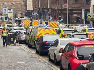 İskoçya Polis Teşkilatı Glasgow şehrinde bir bıçaklı saldırı gerçekleştiğini duyurdu.West