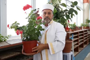 Kayseri'de görevli imam Menderes Yılmaz, 10 yıldır görev yaptığı camiyi