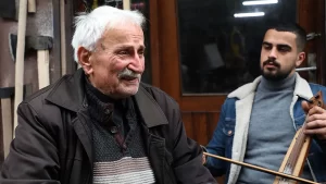 Karadeniz'in önemli gelenekleri arasında yer alan atma türküdeki yeteneğiyle "Yaşayan