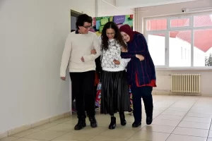 Kayseri'nin Develi ilçesinde görev yapan doğuştan bedensel engelli İngilizce öğretmeni