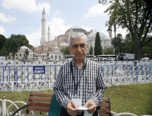 Ayasofya Camisi'nin içerisine döşenecek halıları üreten Özkul Halı Fabrikasının Yönetim