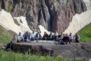 Hakkari'nin Yüksekova ilçesinde, el değmemiş doğasıyla öne çıkan, yeşilin tüm