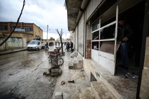 Beşşar Esed rejiminin İdlib'de bir okula düzenlediği saldırıda 4'ü çocuk,