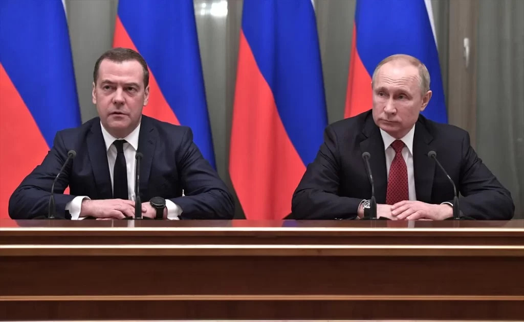 Rusya Başbakanı Medvedev hükümetin istifasını sundu