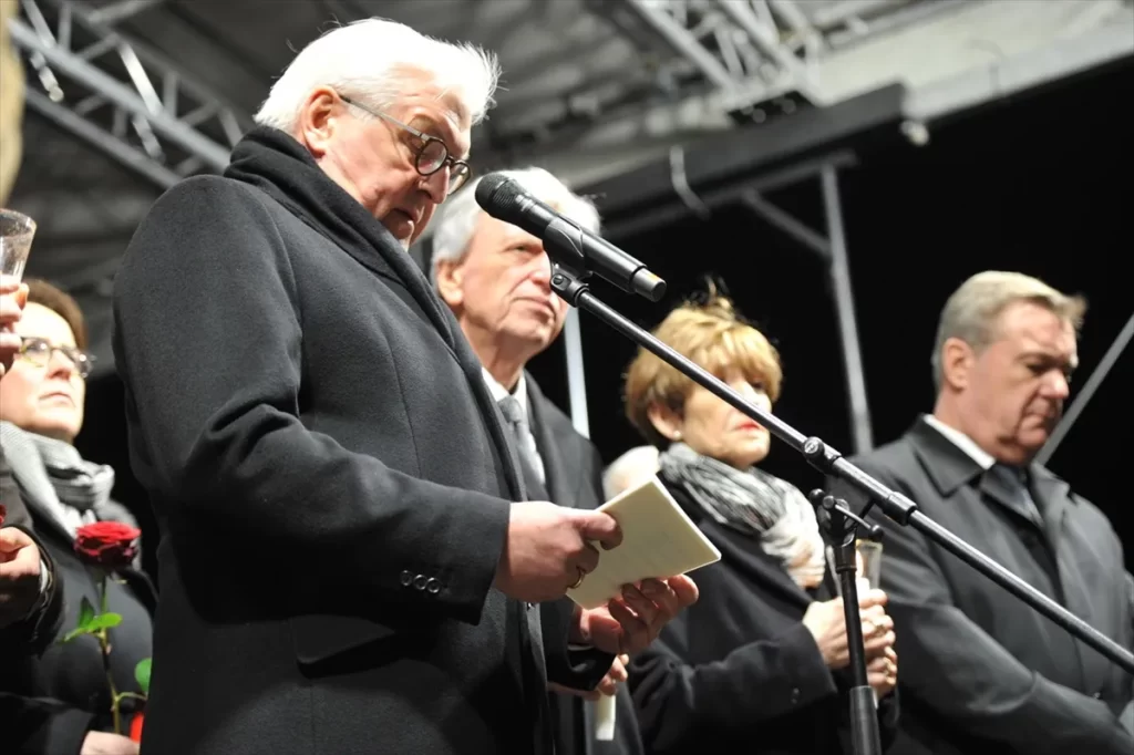 Almanya Cumhurbaşkanı Steinmeier Hanau kent merkezinde törene katıldı