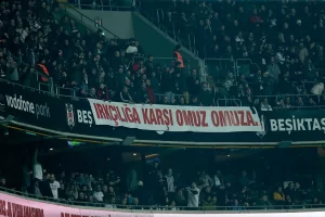 Beşiktaş ve Trabzonsporlu futbolcular bu akşam 20:00’de derbi maçında sahaya