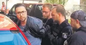 Müvekkiline yardıma giden Türk avukat, polis tarafından kelepçelendi Türk avukata