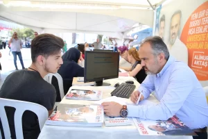 Bursa Büyükşehir Belediyesi, üniversite adaylarının geleceğini doğru tercihlerle şekillendirebilmeleri amacıyla