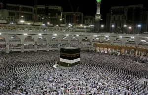 Suudi Arabistan, ramazan ayında Mekke'deki Mescid-i Haram'da, sadece aşılanan veya