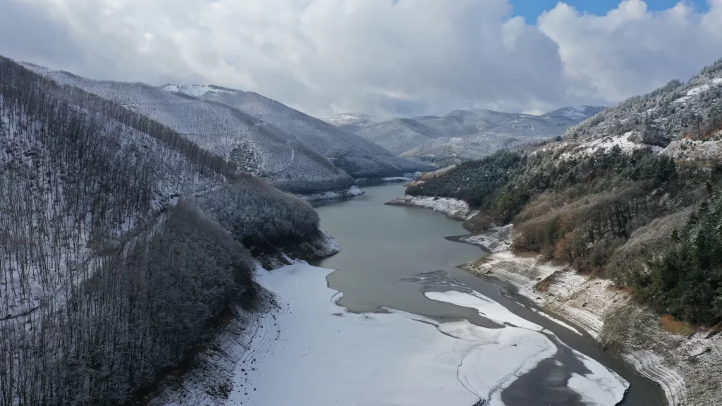 Bursa'nın yüreğine kar serpildi