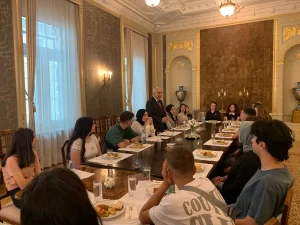 Türkiye'nin Viyana Büyükelçisi Ozan Ceyhun, Erasmus projesi kapsamında Hatay'dan gelen