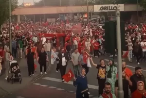 Yaklaşık 2 milyonu aşkın yakın oy kullanan Almanya’da yaşayan Türk