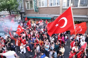  Türklerin yoğun olarak yaşadığı Schaerbeek semtinde caddelere çıkan çok