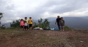 Yaz tatili için Almanya'dan memleketi Karabük'e gelen gurbetçinin çocukları ile
