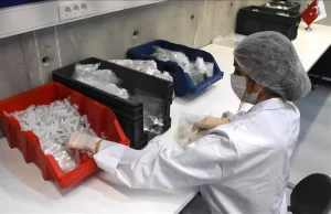 Belçika'da Virüs aşısına karşı konuşmalar yapan 15 doktora, 1 aydan