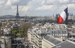 Fransa'da Cumhurbaşkanı Emmanuel Macron'un partisinin 18 yaşından küçük kızlara kamuya