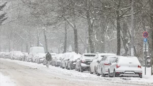 Almanya’da etkili olan yoğun kar yağışı ve soğuk havanın yol