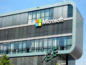 ABD'li teknoloji şirketlerinden Microsoft'un çalışanlarının yaklaşık yüzde 5'ini işten çıkarmayı
