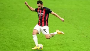 İtalya Birinci Futbol Ligi (Serie A) takımlarından Milan'da forma giyen