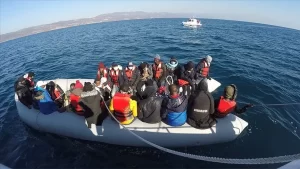 Çanakkale'nin Ayvacık ilçesi açıklarında, Yunanistan'ın Midilli Adası'na gitmeye çalışan 80