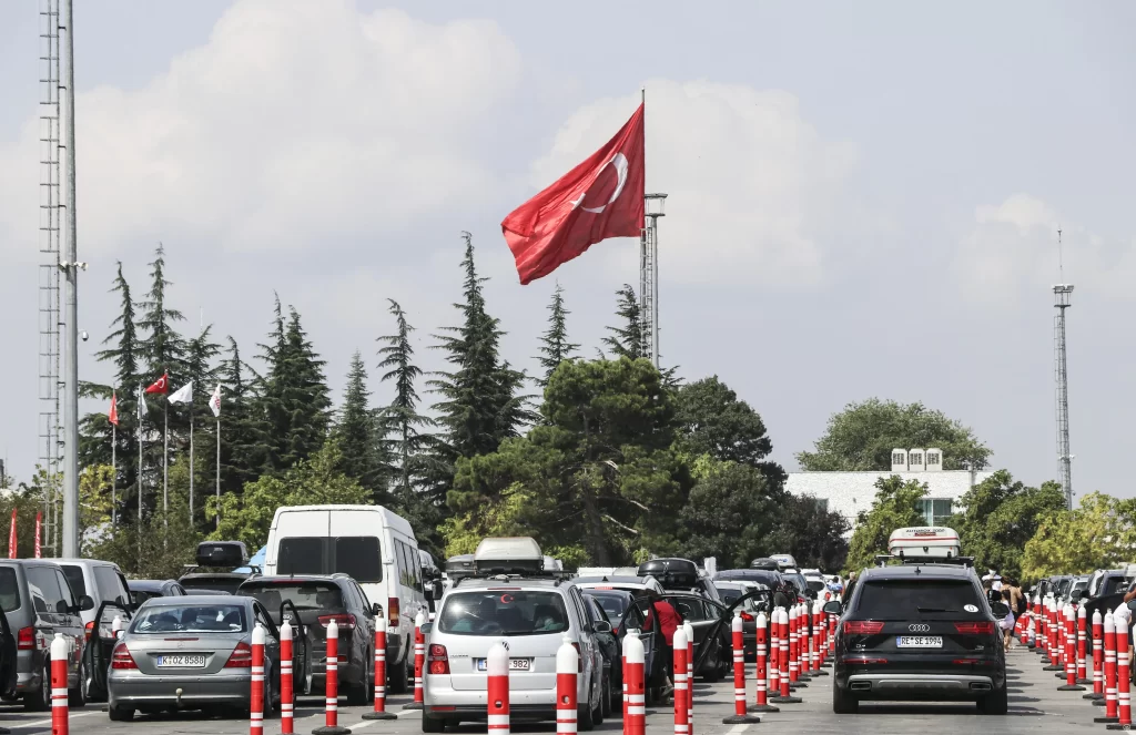 Gurbetçilerin yaşadıkları ülkelere dönüyor