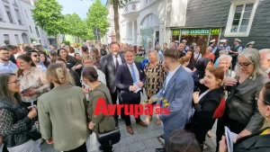 Solingen faciasında 5 aile ferdini kaybeden Mevlüde Genç'in ismi Solingen